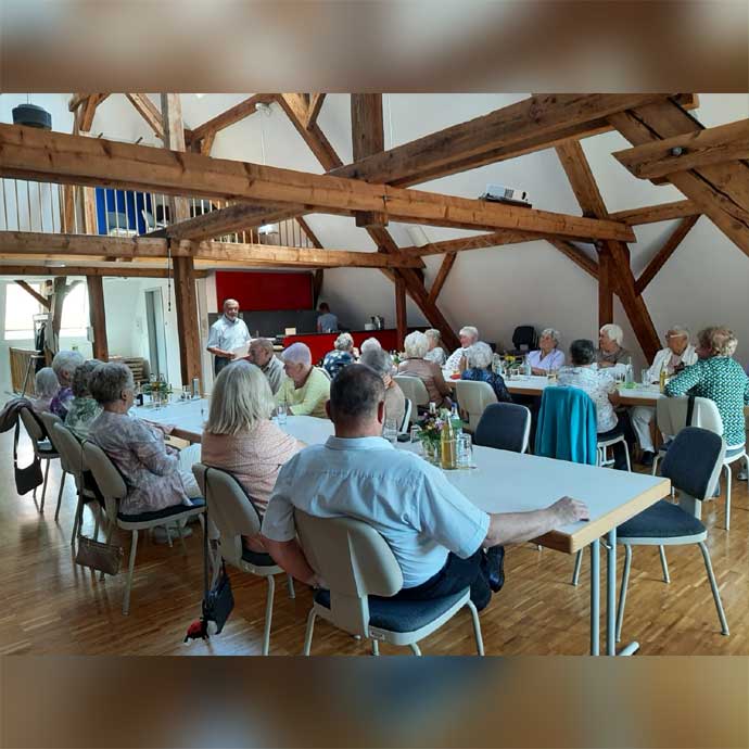 Geselliger Seniorennachmittag in Emersacker sorgt für Freude und Entspannung