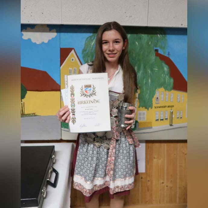Gratulation zum Erfolg von Isabel Krauß vom Schützenverein Alpenrose Emersacker