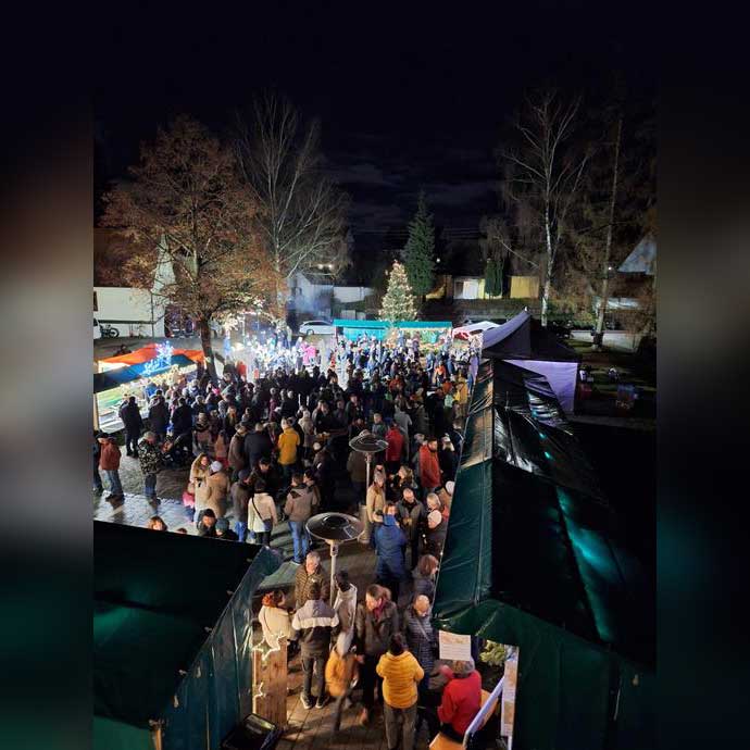 Emersacker feiert stimmungsvolle Schlossweihnacht 2025