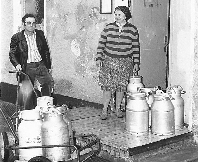 Vor 40 Jahren wurde die Molkerei in Emersacker verkauft, die letzte Milchanlieferung war am 30. April 1982