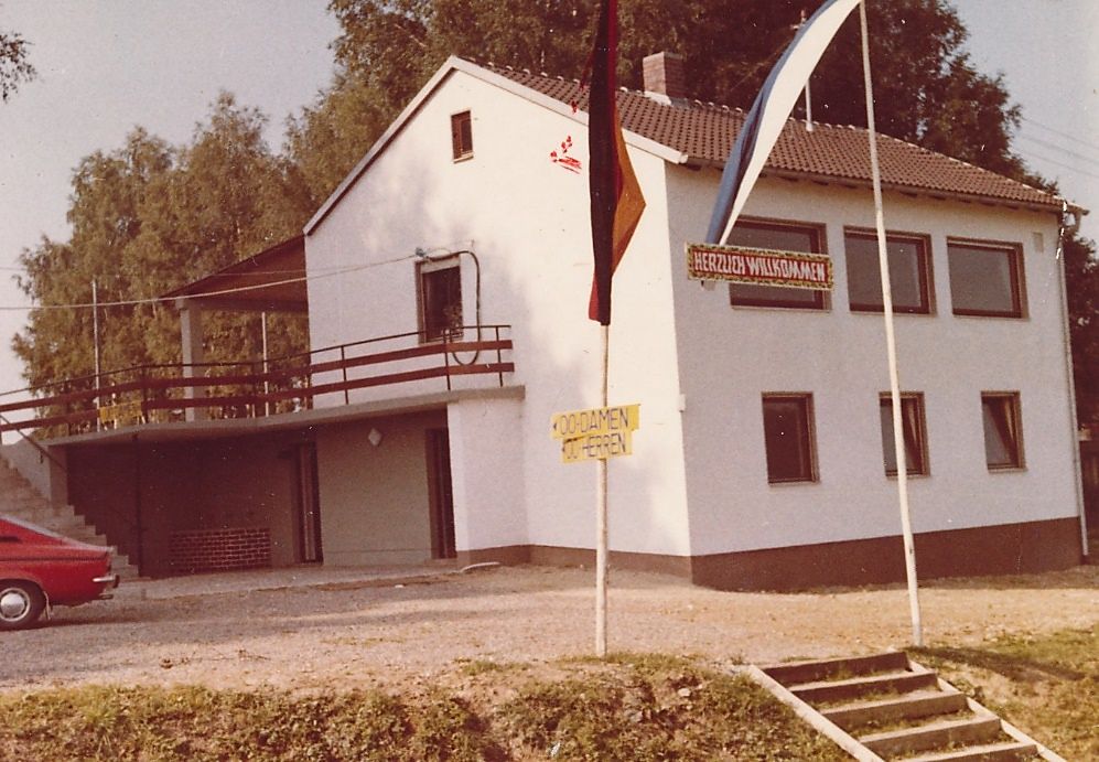 Vor 50 Jahren wurde das erste Sportheim des FC Emersacker eingeweiht